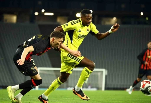 Trendyol S&uuml;per Lig: Fatih Karag&uuml;mr&uuml;k: 2 - Fenerbah&ccedil;e: 0 (Ma&ccedil; sonucu)
