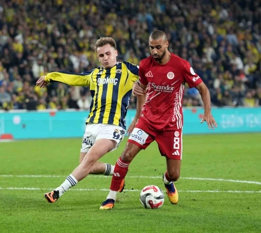 Trendyol Süper Lig: Fenerbahçe: 0 - Antalyaspor: 0 (İlk yarı)
