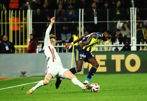 Trendyol S&uuml;per Lig: Fenerbah&ccedil;e: 1 - Samsunspor: 2 (İlk yarı)
