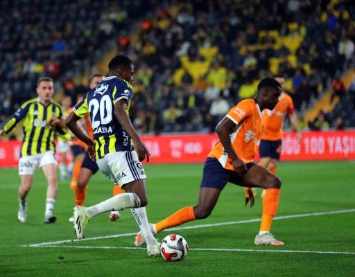 Trendyol S&uuml;per Lig: Fenerbah&ccedil;e: 3 - RAMS Başakşehir: 1 (Ma&ccedil; sonucu)
