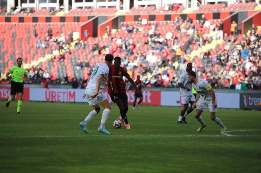 Trendyol S&uuml;per Lig: Gaziantep FK: 0 - Corendon Alanyaspor: 0 (Ma&ccedil; devam ediyor)

