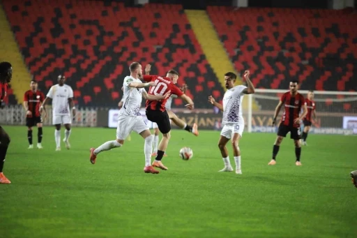 Trendyol Süper Lig: Gaziantep FK: 0 - Eyüpspor: 1 (İlk yarı)
