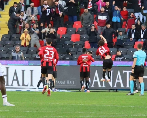 Trendyol S&uuml;per Lig: Gaziantep FK: 1 - Trabzonspor: 2 (İlk yarı)
