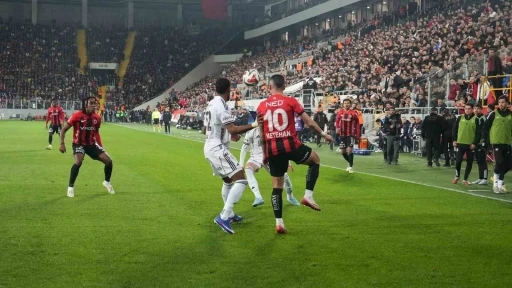 Trendyol S&uuml;per Lig: Gen&ccedil;lerbirliği: 0 - Beşiktaş: 0 (İlk yarı)
