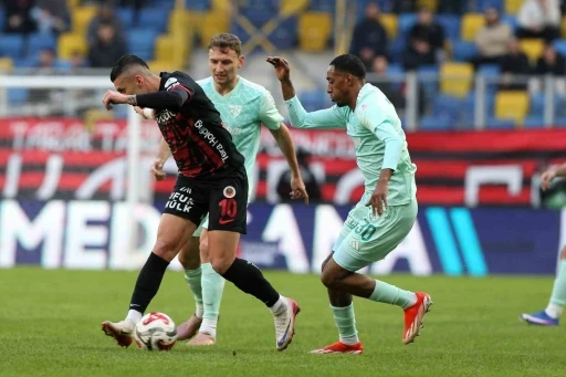 Trendyol S&uuml;per Lig: Gen&ccedil;lerbirliği: 0 - Kayserispor: 0 (İlk yarı)
