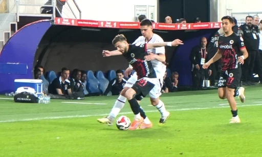 Trendyol S&uuml;per Lig: Gen&ccedil;lerbirliği: 0 - Trabzonspor: 0 (İlk yarı)

