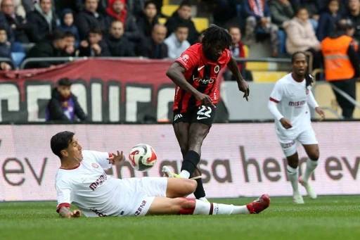 Trendyol Süper Lig: Gençlerbirliği: 1 - Fatih Karagümrük: 0 (İlk yarı)
