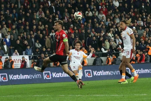 Trendyol S&uuml;per Lig: Gen&ccedil;lerbirliği: 1 - Galatasaray: 2 (Ma&ccedil; sonucu)
