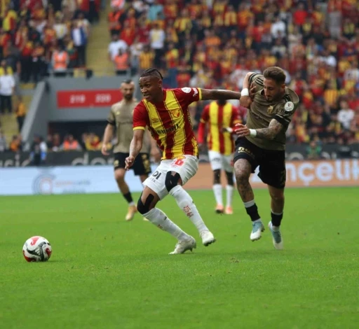 Trendyol Süper Lig: Göztepe: 0 - Kocaelispor: 0 (İlk yarı)
