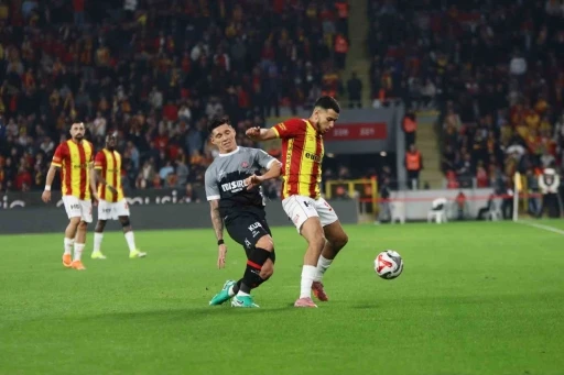 Trendyol S&uuml;per Lig: G&ouml;ztepe: 2 - Fatih Karag&uuml;mr&uuml;k: 1 (İlk yarı)
