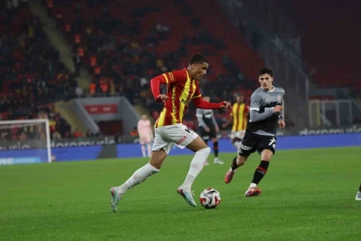Trendyol S&uuml;per Lig: G&ouml;ztepe: 2 - Fatih Karag&uuml;mr&uuml;k: 1 (Ma&ccedil; sonucu)
