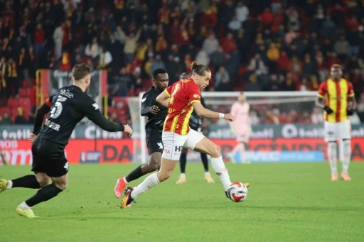 Trendyol S&uuml;per Lig: G&ouml;ztepe: 3 - &Ccedil;aykur Rizespor: 1 (Ma&ccedil; sonucu)
