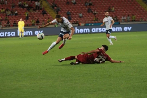 Trendyol Süper Lig: Hatayspor: 1 - Fenerbahçe: 1  (İlk yarı)
