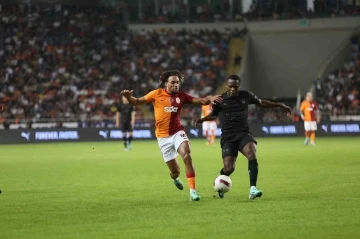 Trendyol Süper Lig: Hatayspor: 1 - Galatasaray: 1 (İlk yarı)
