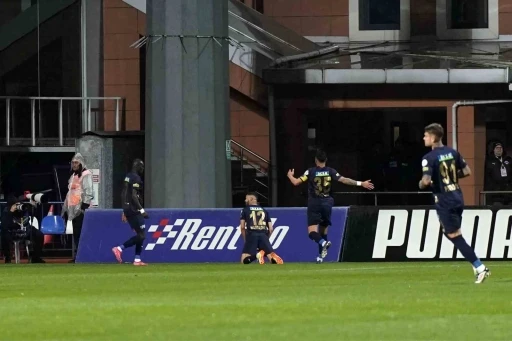Trendyol Süper Lig: Kasımpaşa: 1 - Beşiktaş: 0 (İlk yarı)
