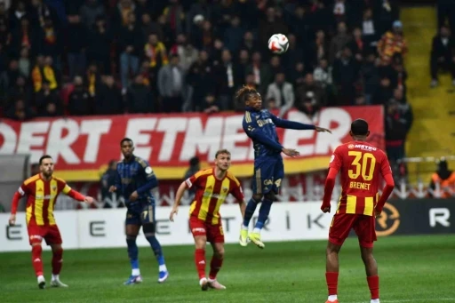 Trendyol S&uuml;per Lig: Kayserispor: 0 - Fenerbah&ccedil;e: 1 (İlk yarı)
