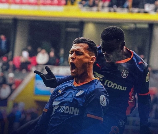 Trendyol S&uuml;per Lig: Kayserispor: 0 - RAMS Başakşehir: 1 (İlk yarı)
