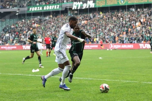 Trendyol S&uuml;per Lig: Kocaelispor: 0 - Beşiktaş: 0 (İlk yarı)
