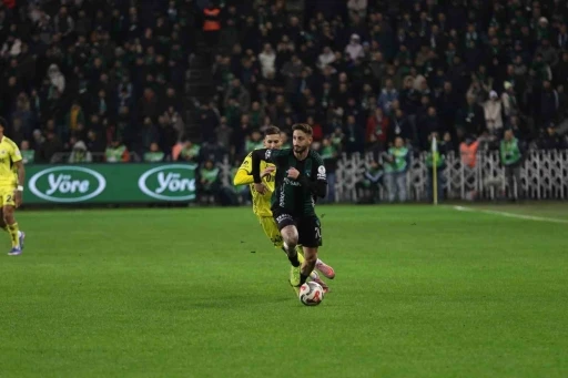 Trendyol S&uuml;per Lig: Kocaelispor: 0 - Fenerbah&ccedil;e: 1 (İlk yarı)
