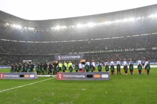 Trendyol S&uuml;per Lig: Kocaelispor: 0 - Trabzonspor: 0 (Ma&ccedil; devam ediyor)
