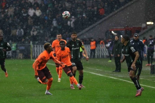 Trendyol S&uuml;per Lig: Kocaelispor: 1 - Trabzonspor: 1 (İlk yarı)
