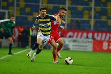 Trendyol Süper Lig: MKE Ankaragücü: 0 - Yılport Samsunspor: 0 (İlk yarı)
