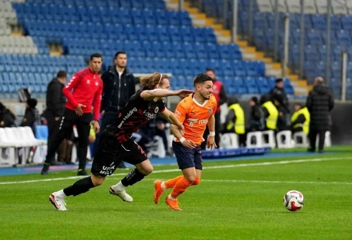 Trendyol S&uuml;per Lig: RAMS Başakşehir: 1 - Gen&ccedil;lerbirliği: 0 (Ma&ccedil; devam ediyor)
