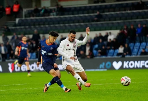 Trendyol S&uuml;per Lig: RAMS Başakşehir: 2 - Gaziantep FK: 1 (İlk yarı)
