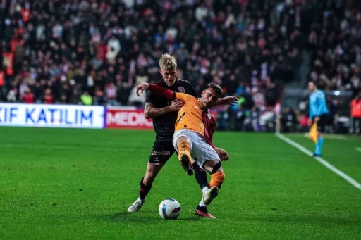 Trendyol Süper Lig: Samsunspor: 0 - Galatasaray: 1 (İlk yarı)
