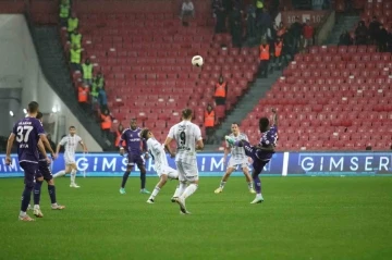 Trendyol Süper Lig: Samsunspor: 1 - Beşiktaş: 1 (İlk yarı)
