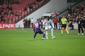 Trendyol Süper Lig: Samsunspor: 1 - Beşiktaş: 1 (Maç devam ediyor)
