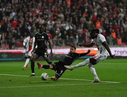 Trendyol Süper Lig: Samsunspor: 1 - Sivasspor: 0 (İlk yarı)
