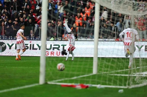Trendyol S&uuml;per Lig: Samsunspor: 2 - Beşiktaş: 1 (Ma&ccedil; sonucu)
