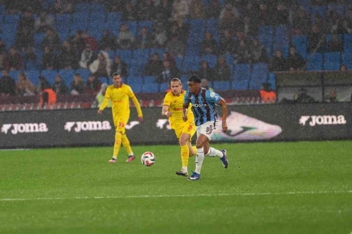 Trendyol S&uuml;per Lig: Trabzonspor: 0 - G&ouml;ztepe: 1 (İlk yarı)
