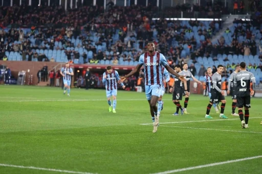 Trendyol S&uuml;per Lig: Trabzonspor: 1 - Fatih Karag&uuml;mr&uuml;k: 1 (İlk yarı)
