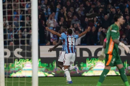 Trendyol S&uuml;per Lig: Trabzonspor: 1 - Galatasaray: 0 (İlk yarı)
