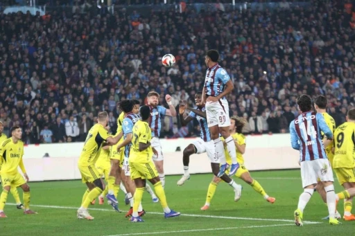Trendyol S&uuml;per Lig: Trabzonspor: 2 - Fenerbah&ccedil;e: 2 (İlk yarı)
