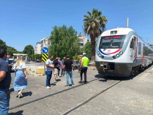 Trenin altında kalan yaya ağır yaralandı
