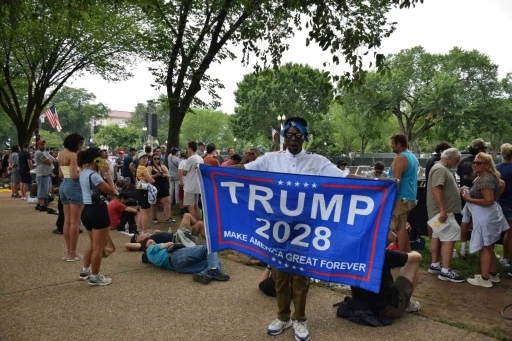 Trump’tan ABD ordusuna övgü, protestoculara gözdağı

