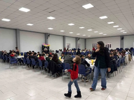 T&uuml;m okul iftar sofrasında buluştu
