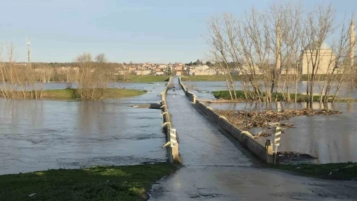 Tunca Nehri&rsquo;nde turuncu alarm s&uuml;r&uuml;yor, Sarayi&ccedil;i&rsquo;nde su yayılımı devam ediyor
