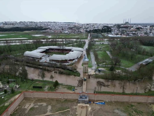 Tunca Nehri taştı, Kırkpınar g&uuml;reşlerinin yapıldığı Er Meydanı sular altında kaldı
