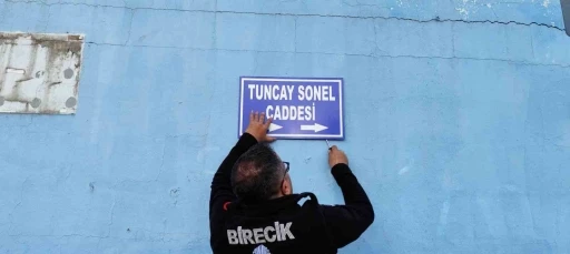 Tuncay Sonel&rsquo;in ismi caddelerden kaldırıldı
