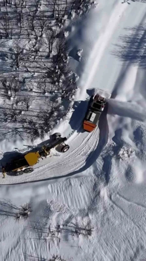 Tunceli&rsquo;de 103 k&ouml;y yolu a&ccedil;ıldı, 195&rsquo;inde &ccedil;alışmalar s&uuml;r&uuml;yor
