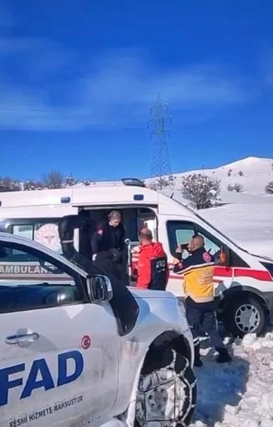 Tunceli&rsquo;de AFAD&rsquo;dan peş peşe iki kurtarma operasyonu: 12 yaşındaki &ccedil;ocuk ve yaşlı adam hastaneye ulaştırıldı
