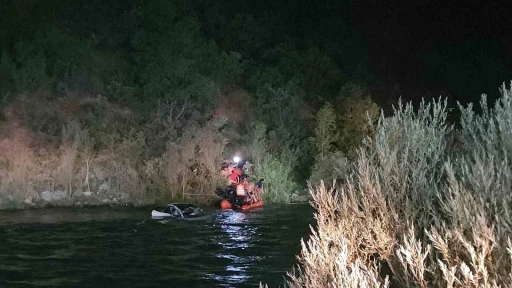Tunceli&rsquo;de ara&ccedil; Munzur Nehri&rsquo;ne yuvarlandı: 2 yaralı
