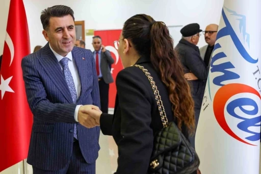 Tunceli&rsquo;de bayramlaşma t&ouml;reni
