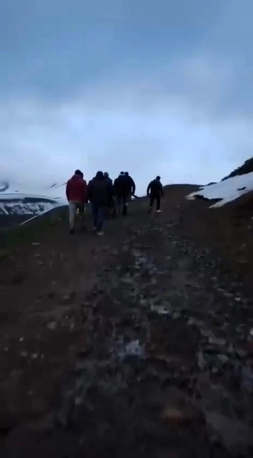 Tunceli&rsquo;de dağlık alanda mahsur kalan vatandaş 11 saatlik &ccedil;alışmayla kurtarıldı
