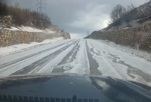 Tunceli&rsquo;de dolu yağışı etkili oldu: S&uuml;r&uuml;c&uuml;ler zor anlar yaşadı
