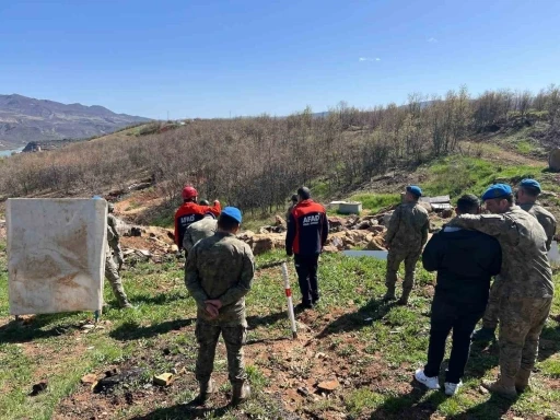 Tunceli’de komando personeline arama kurtarma eğitimi
